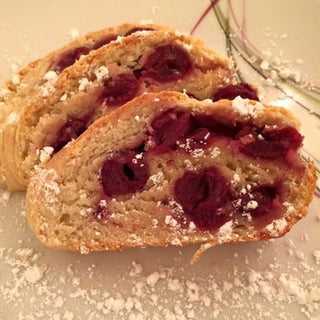 Strudel mit Sauerkirschen